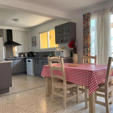 Superbe T3 Avec Loggias Fermees, Garage, Et Wifi A Balaruc-les-bains, Classe 3 Etoiles - Fr-1-553-216 *