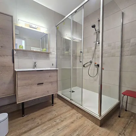 Superbe T3 Avec Loggias Fermees, Garage, Et Wifi A Balaruc-les-bains, Classe 3 Etoiles - Fr-1-553-216 *